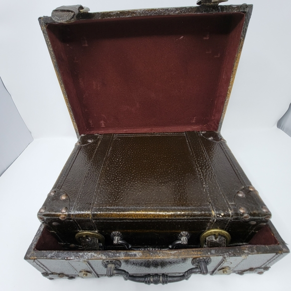 Vintage Stacking Trunks, Antique Decor Storage - Picture 4 of 9